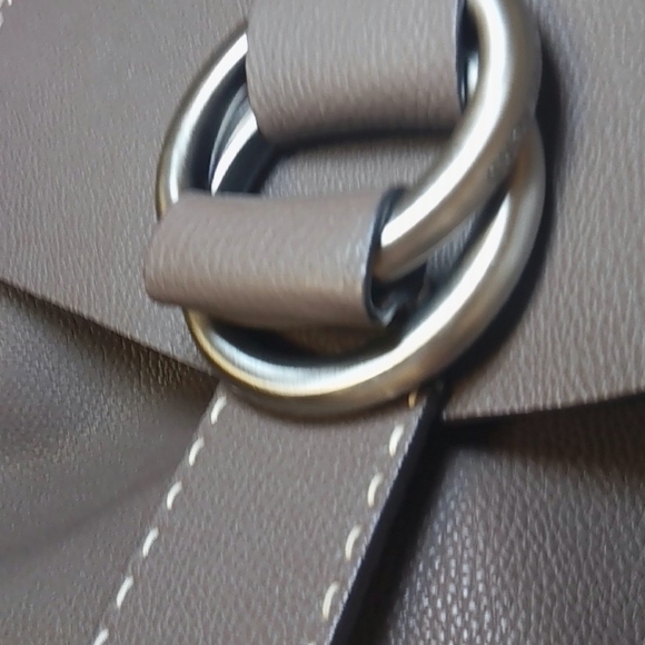 Elegant Brown Leather Handbag - Picture 10 of 16